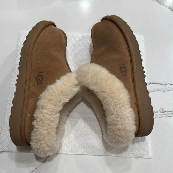 UGG Kids Moraene Slipper in Chestnut Size 4